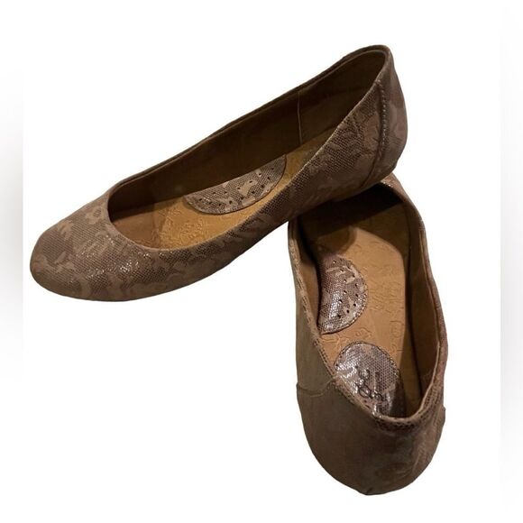 Born Concepts Womens Brown Patterned Suede Slip On Flats Size 7.5 M - Picture 2 of 6